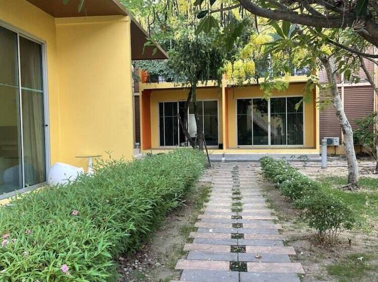 Отель Bangkok Grand Resort