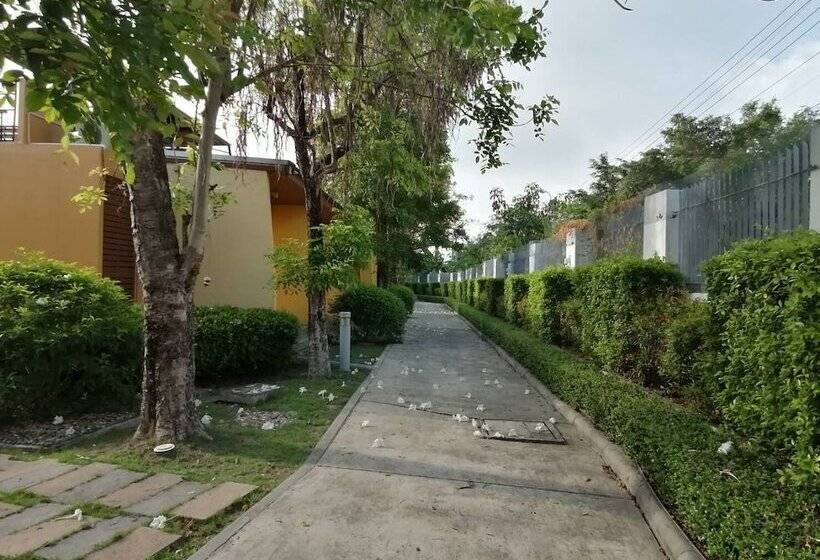 Отель Bangkok Grand Resort