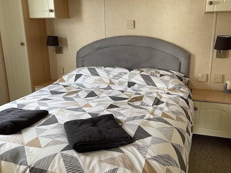 Отель Beautiful 2 Bed Static Caravan