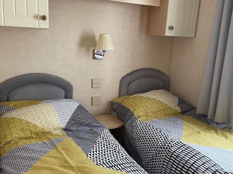Отель Beautiful 2 Bed Static Caravan
