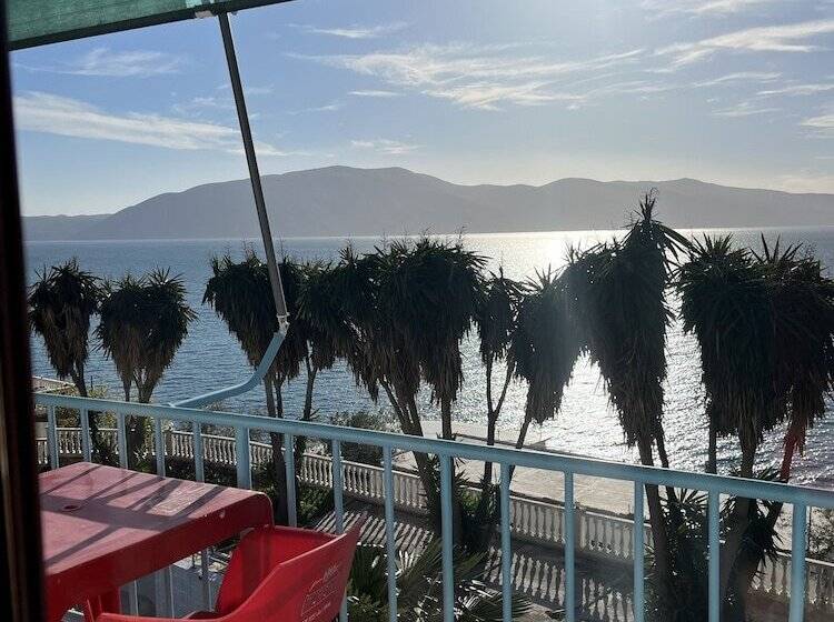 בית מלון כפרי Blue Holiday