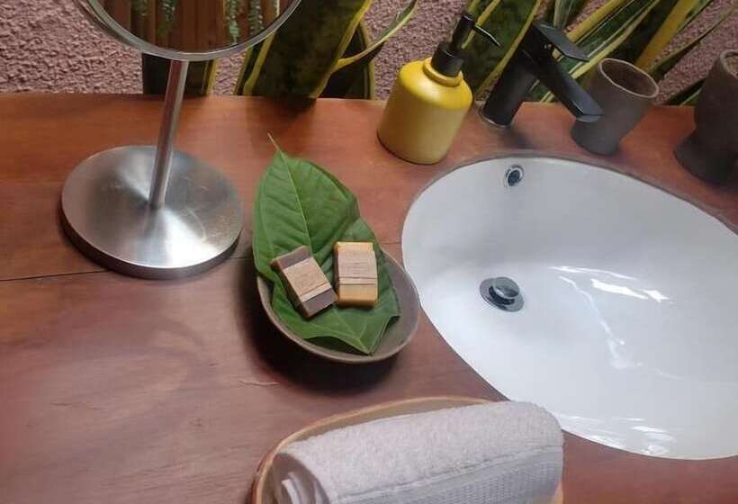 هتل Bosque Guardian Lodge