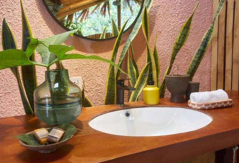 هتل Bosque Guardian Lodge