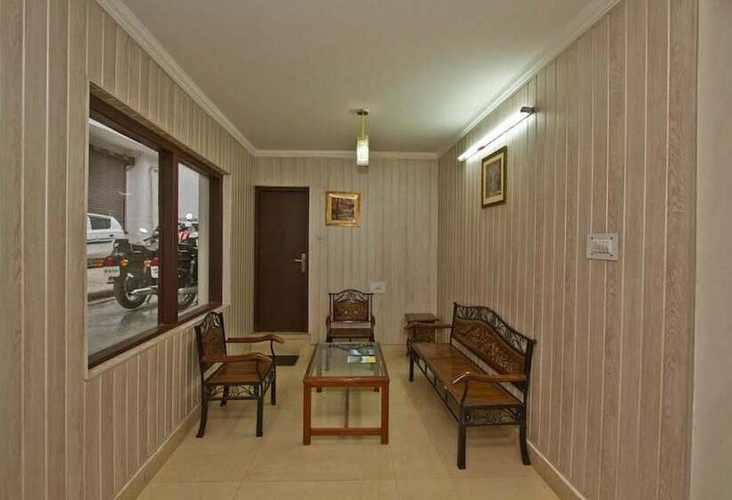 هتل Goroomgo Chandra Cottage Manali