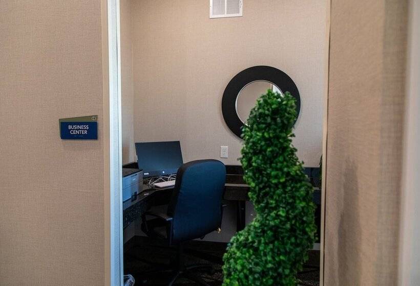 فندق Cobblestone Inn & Suites  Springfield