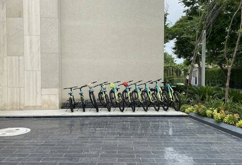 호텔 Courtyard By Marriott Aravali Resort