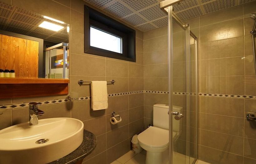 בית מלון כפרי Cragus Inn