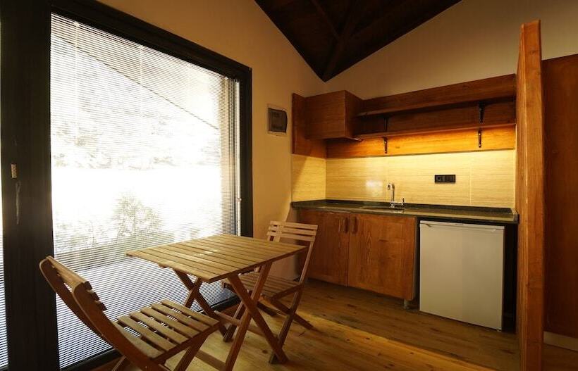 בית מלון כפרי Cragus Inn