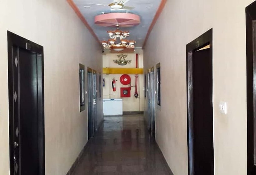 호텔 Goroomgo Brij Raj Guest House Mathura