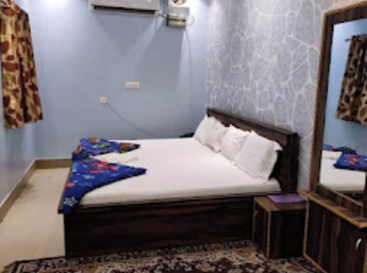 호텔 Goroomgo Brij Raj Guest House Mathura