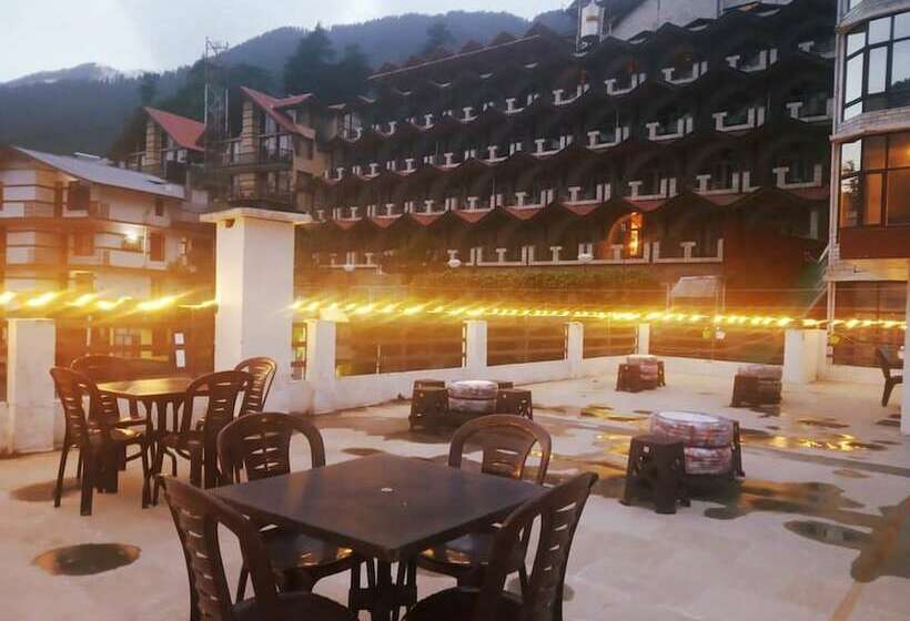 هتل Goroomgo Chandra Cottage Manali