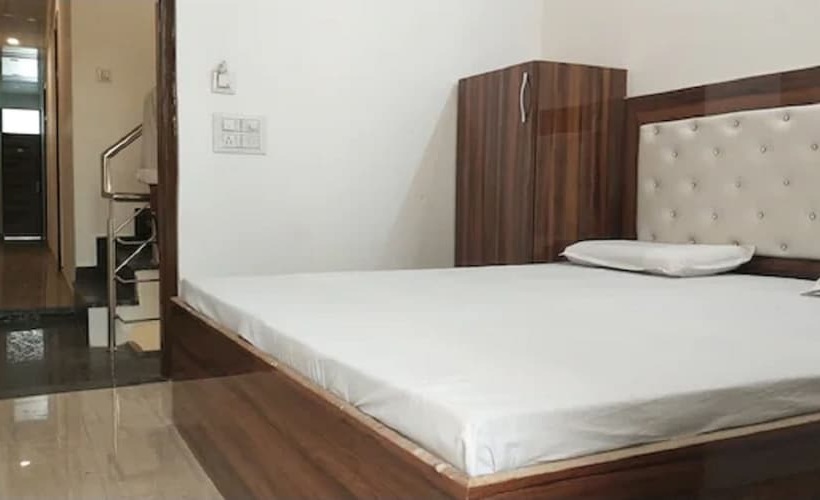 Отель Goroomgo Double Tree Ghaziabad