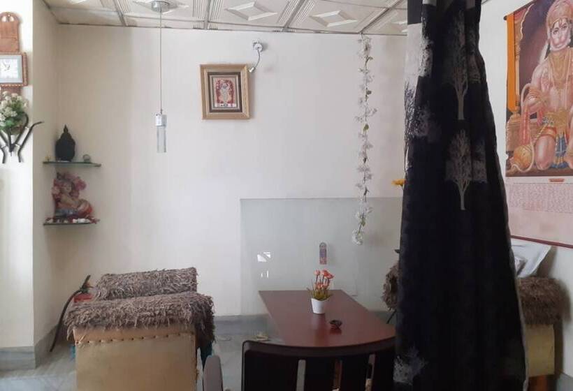 Отель Goroomgo Fish King S Gorakhpur