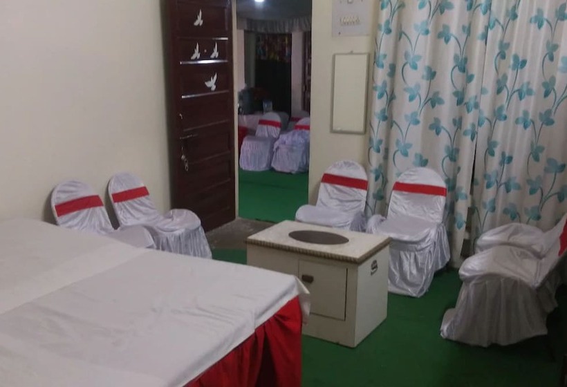 Отель Goroomgo Fish King S Gorakhpur