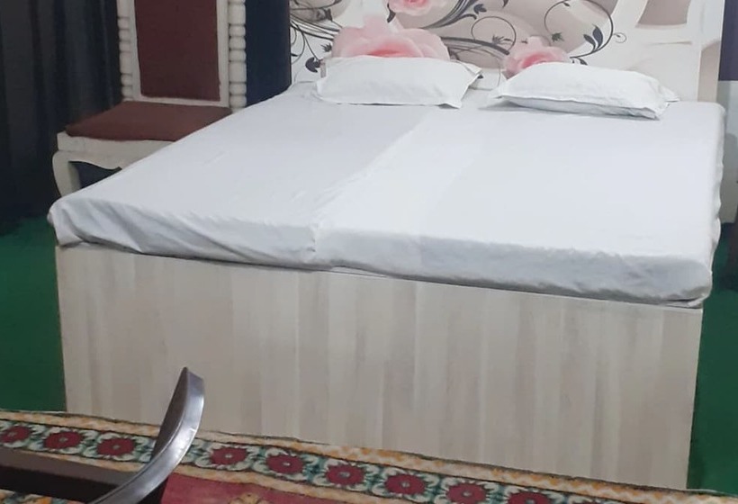 Отель Goroomgo Fish King S Gorakhpur