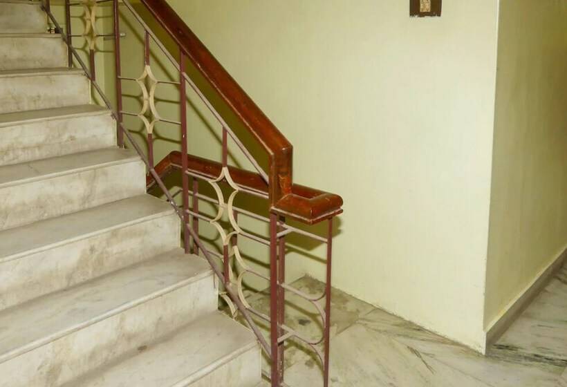 ホテル Goroomgo Goverdhan Palace Mathura