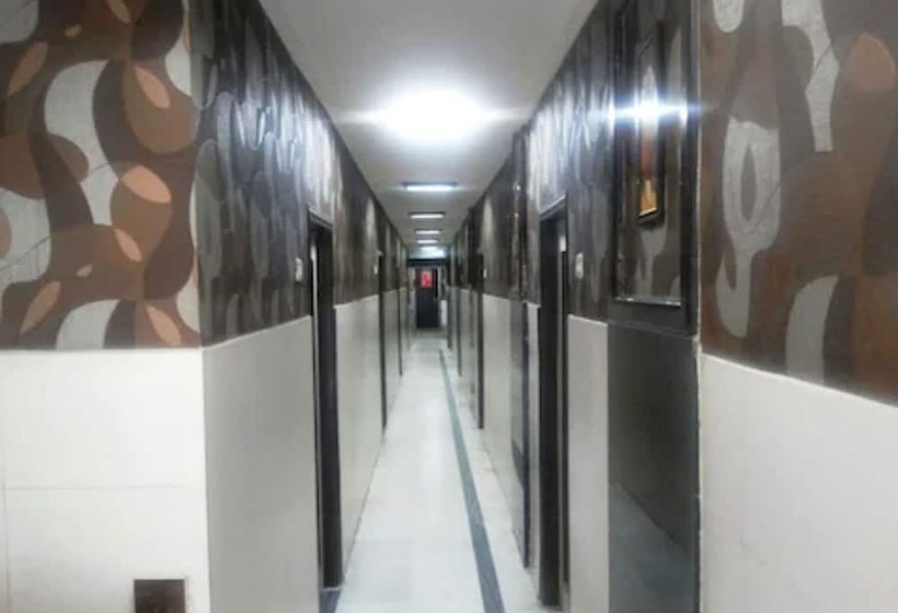 ホテル Goroomgo Greenland Guwahati