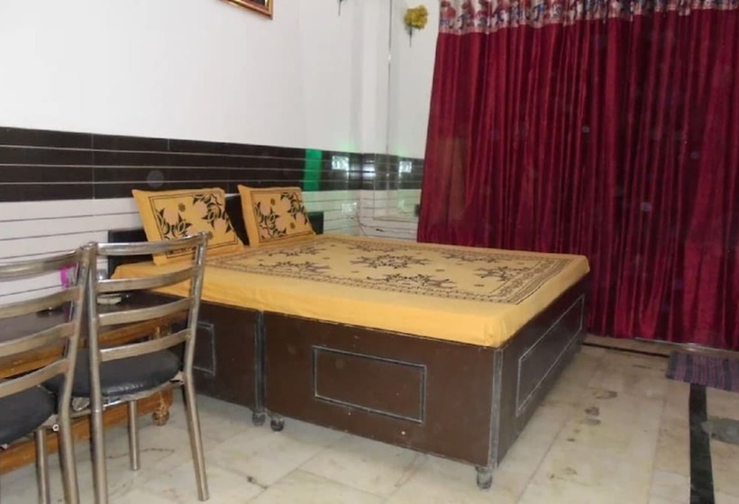 호텔 Goroomgo Labh Mahal Meerut