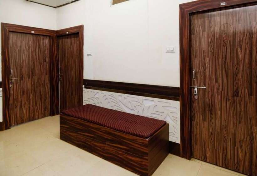 Отель Goroomgo Mayur Jabalpur