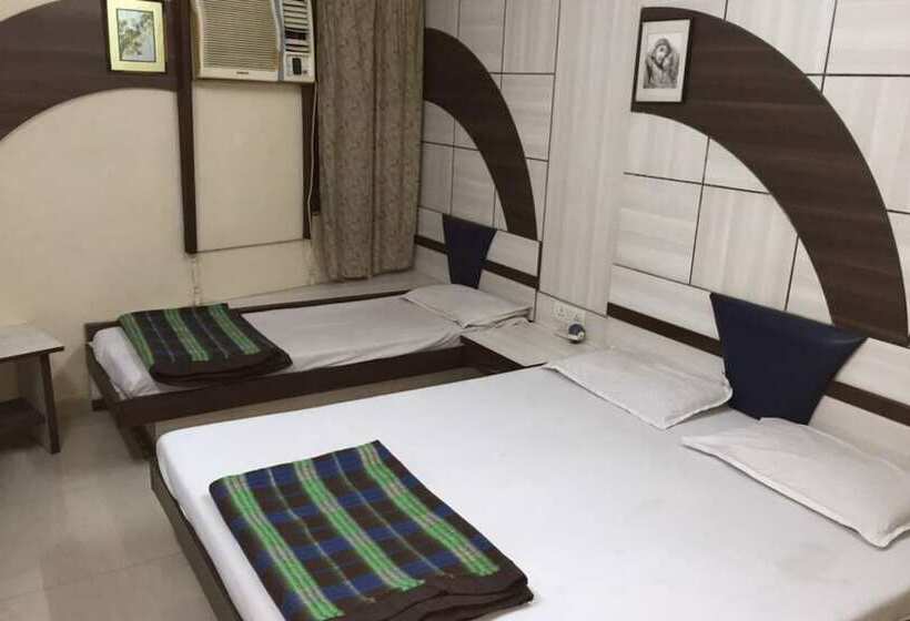 בית מלון כפרי Goroomgo Pat Village Inn Indore