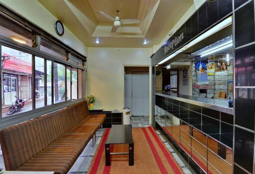 בית מלון כפרי Goroomgo Pat Village Inn Indore