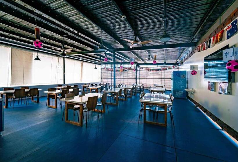 בית מלון כפרי Jpod Capsule