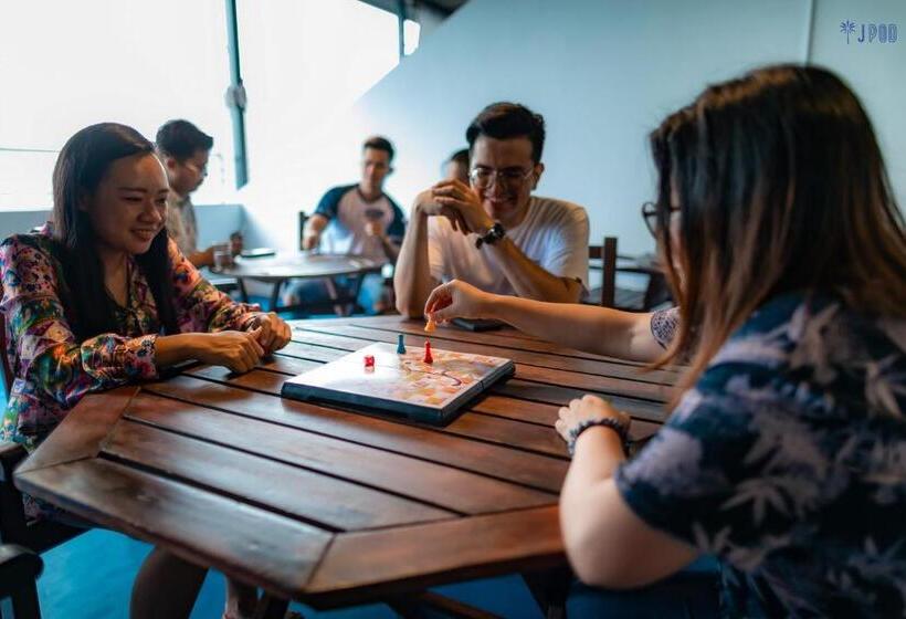 בית מלון כפרי Jpod Capsule