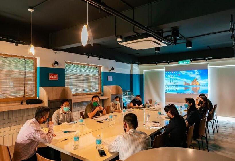 בית מלון כפרי Jpod Capsule