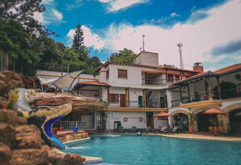 فندق Las Rocas Resort