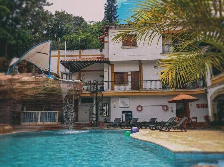 فندق Las Rocas Resort