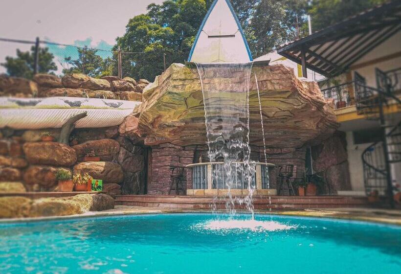 فندق Las Rocas Resort