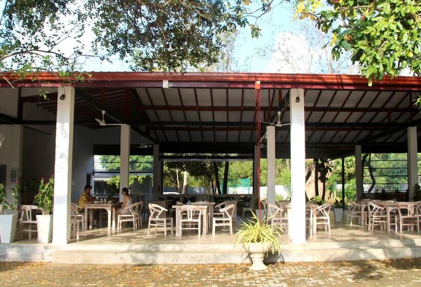 Отель Nivadoo Resort Sigiriya