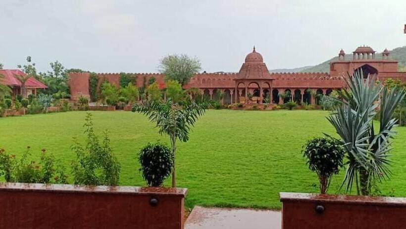 Отель Puratan Qila