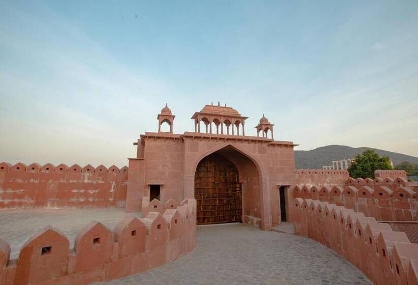 Отель Puratan Qila