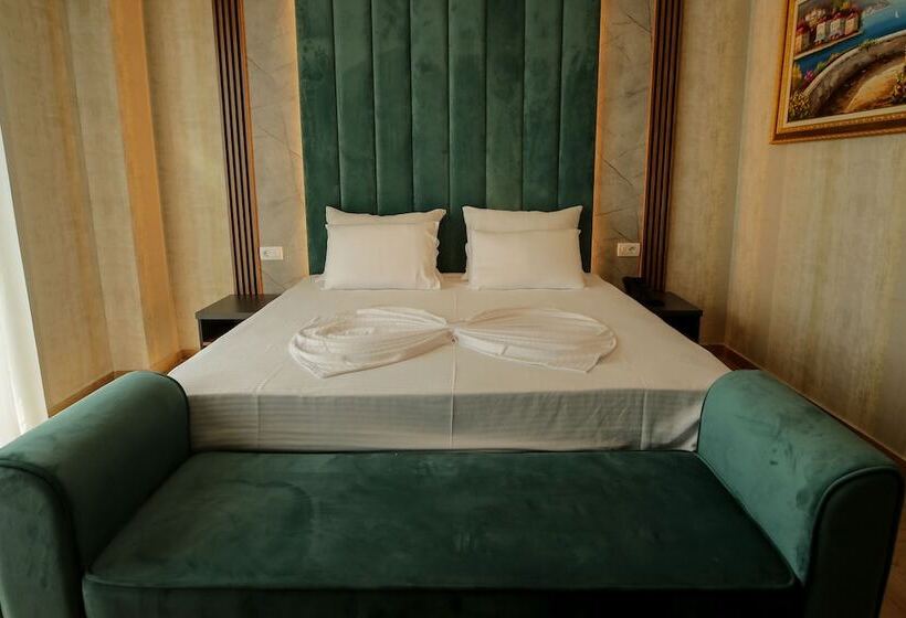 בית מלון כפרי Rozafa Blu