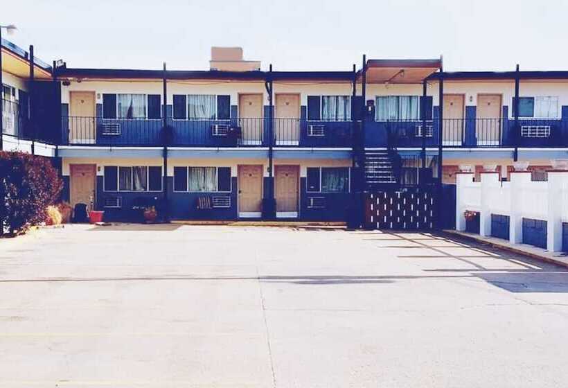 فندق Skypalace Inn & Suites Hutchinson