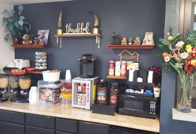 فندق Skypalace Inn & Suites Hutchinson