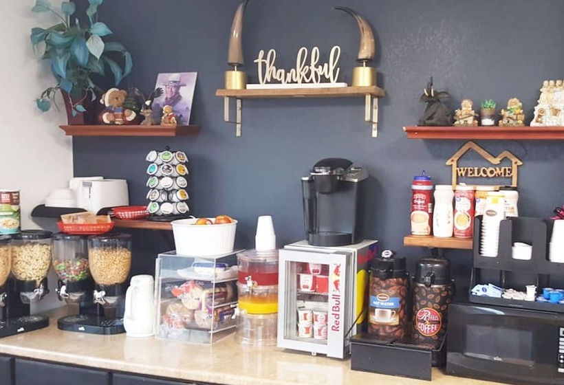 فندق Skypalace Inn & Suites Hutchinson