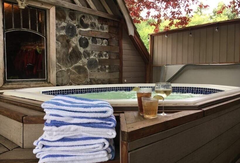 ホテル Sointula Lodge