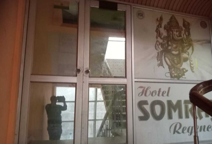 ホテル Somraj Regency