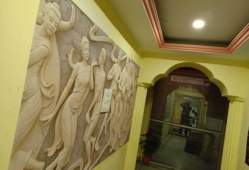 ホテル Somraj Regency