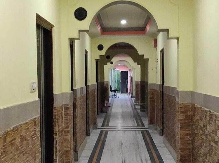 ホテル Somraj Regency