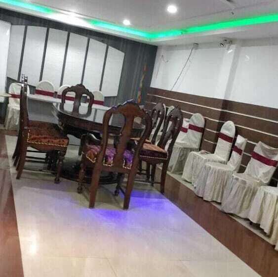 ホテル Somraj Regency