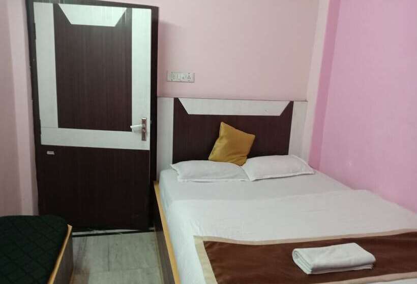 ホテル Somraj Regency