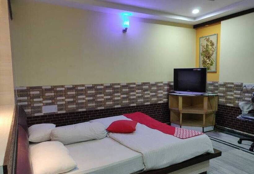 ホテル Somraj Regency