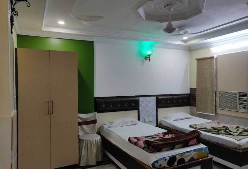 ホテル Somraj Regency