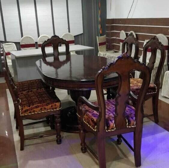 ホテル Somraj Regency