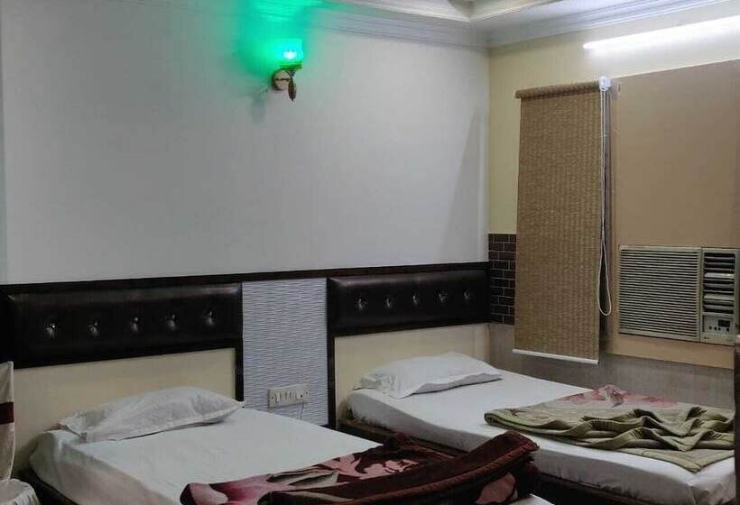 ホテル Somraj Regency