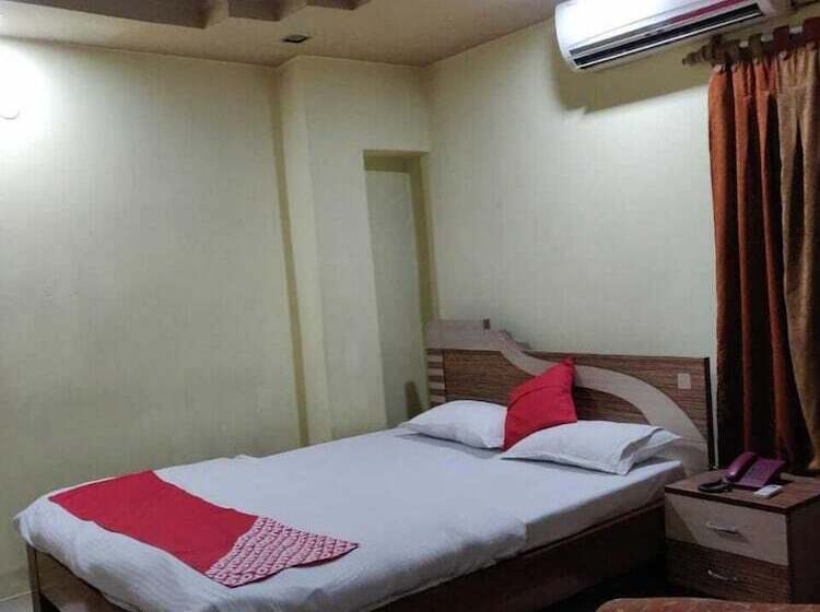 ホテル Somraj Regency