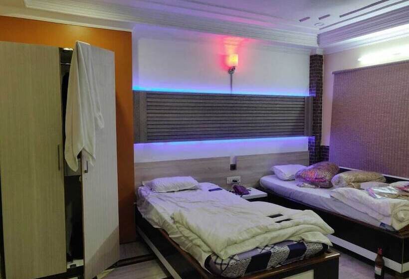 ホテル Somraj Regency